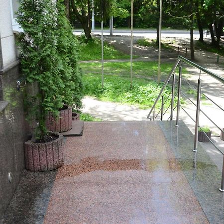 Burger Plus Inn Лвив Екстериор снимка